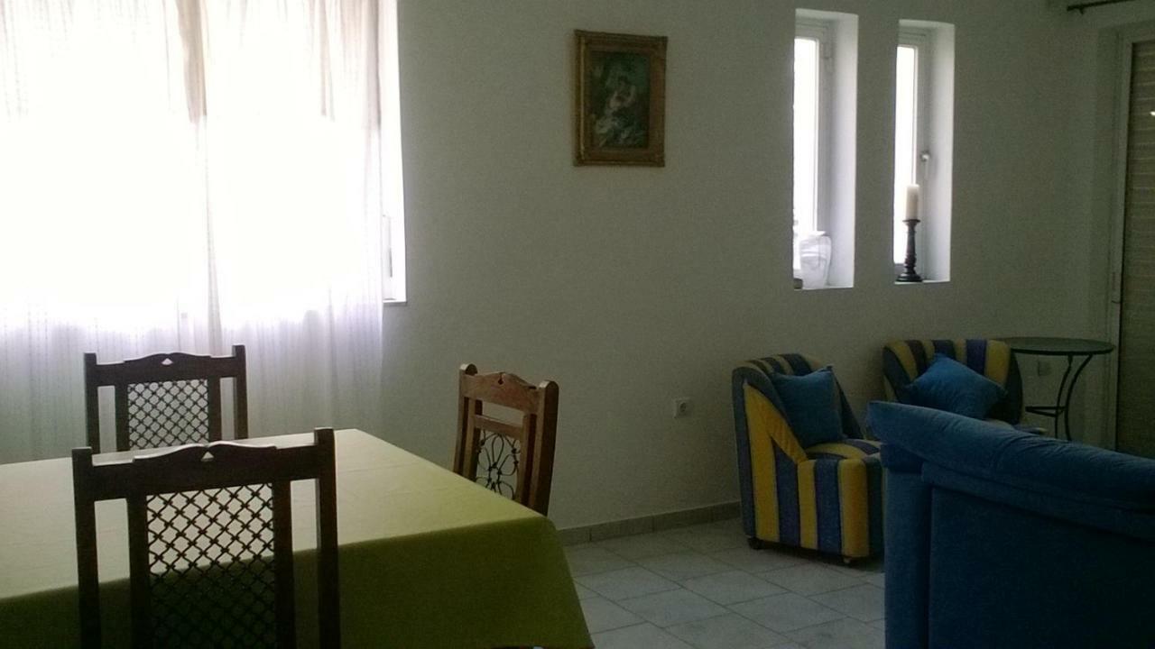 Nireos Proteos 20 Apartment ราฟีนา ภายนอก รูปภาพ